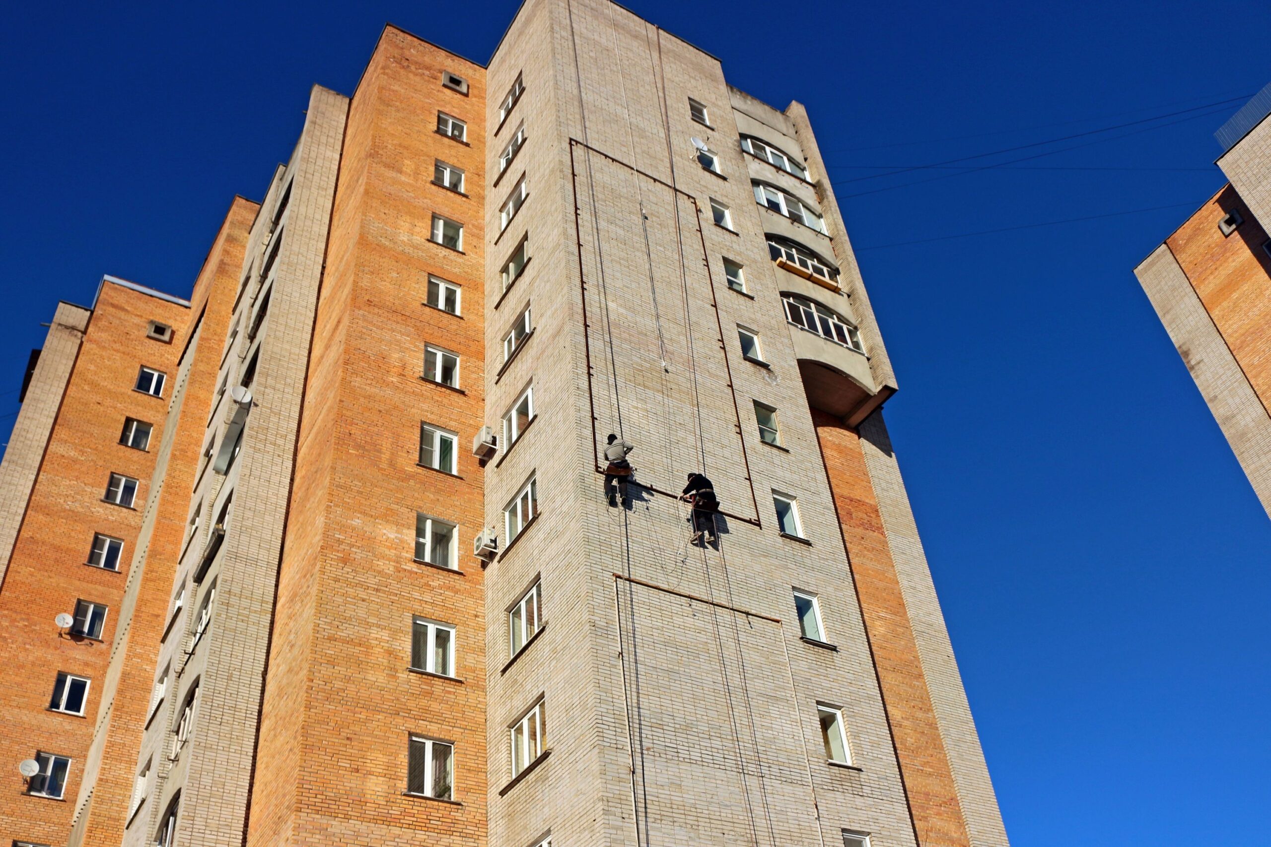 Commercial painters Templestowe working in office space