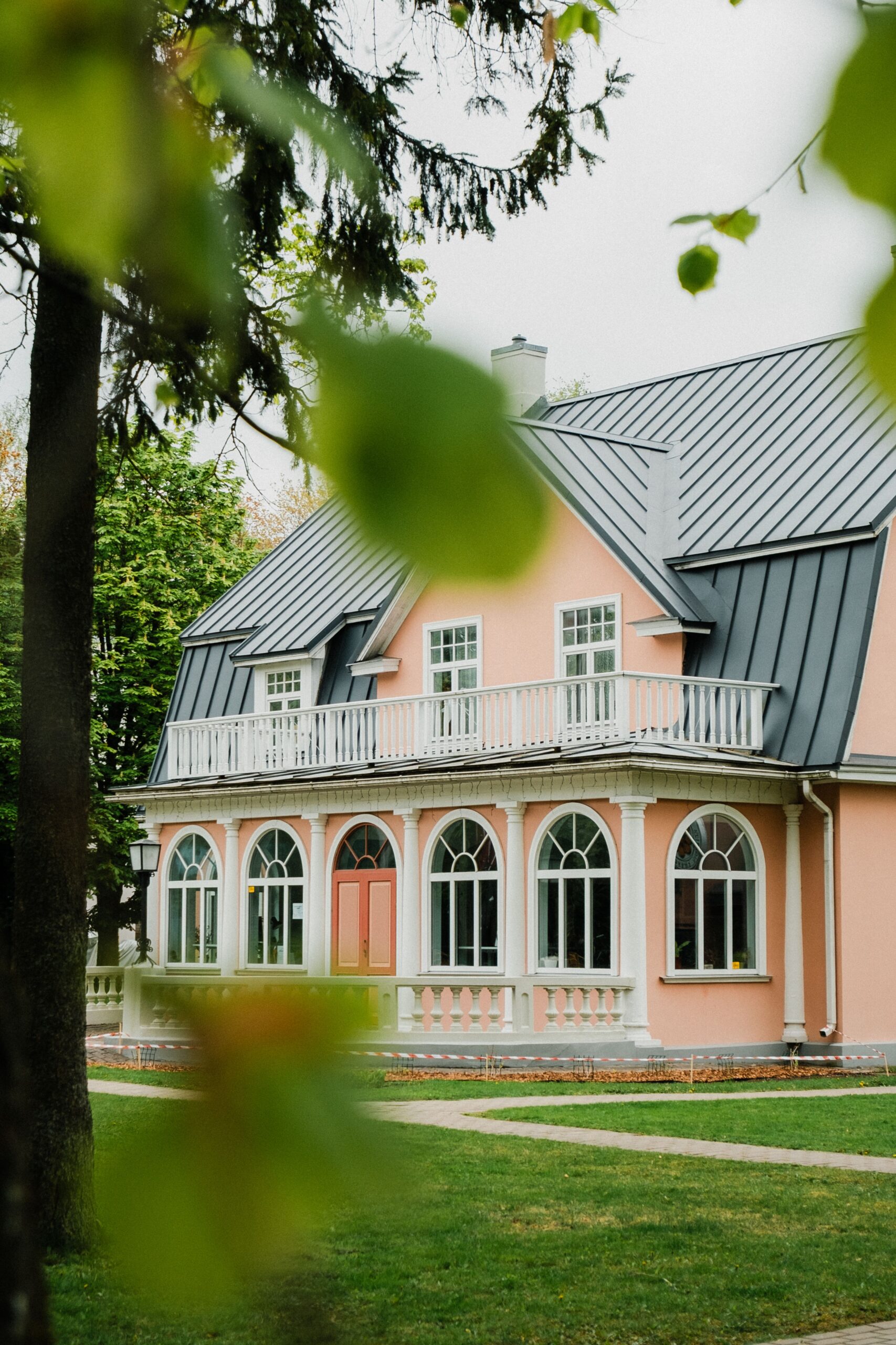 Painters in Glen Iris